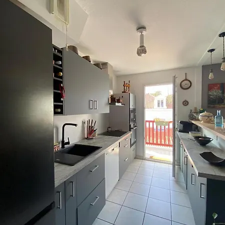 Spacieux Duplex En Centre-ville Avec Parking Et Animaux Acceptes - Fr-1-413-254 Apartment *
